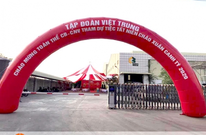 Tiệc tất niên chào xuân canh tý Tập đoàn Việt Trung1